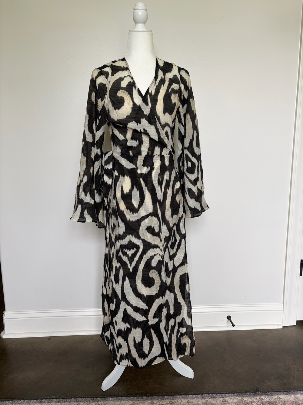 H&M Black and Cream Abstract Wrap Print Wrap Maxi Dress